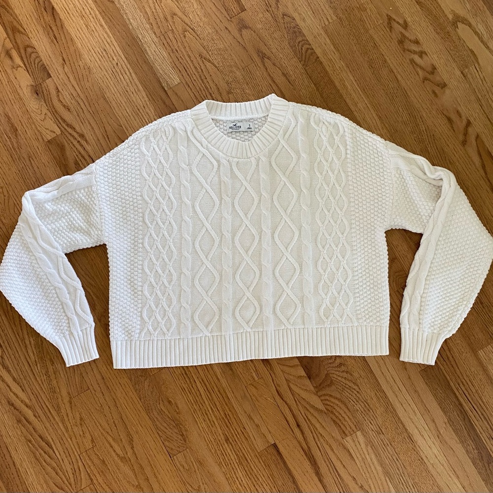 Hollister Women’s Size Small Fisherman Sweater